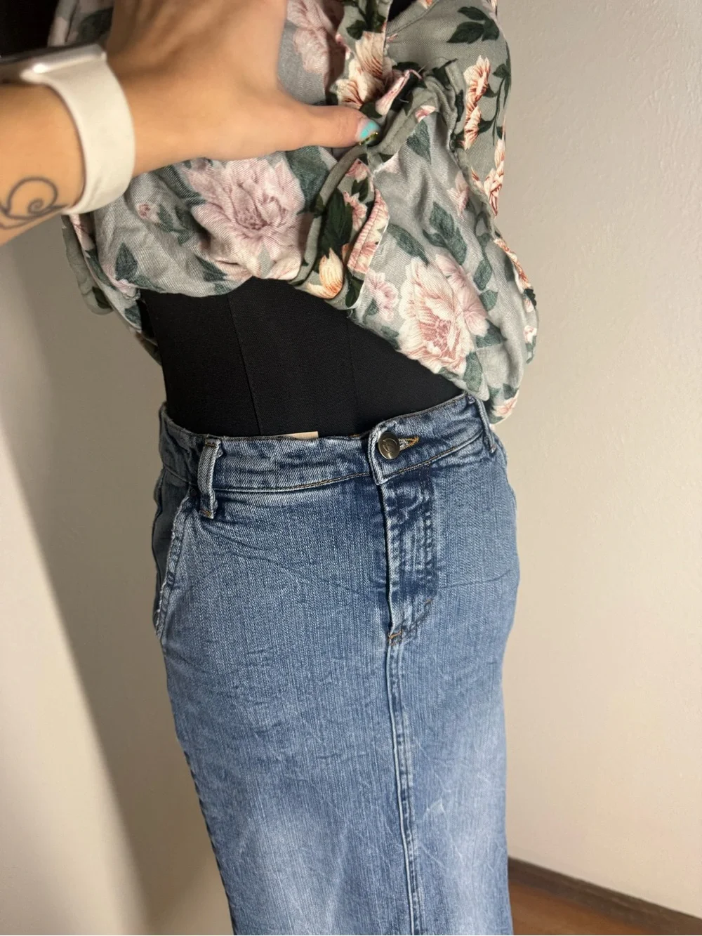 American Eagle Green Floral Tank Top